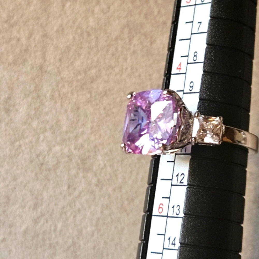 Lavender Shade of Amethyst & White Topaz Ring NWOT Size 5 - Picture 3 of 8